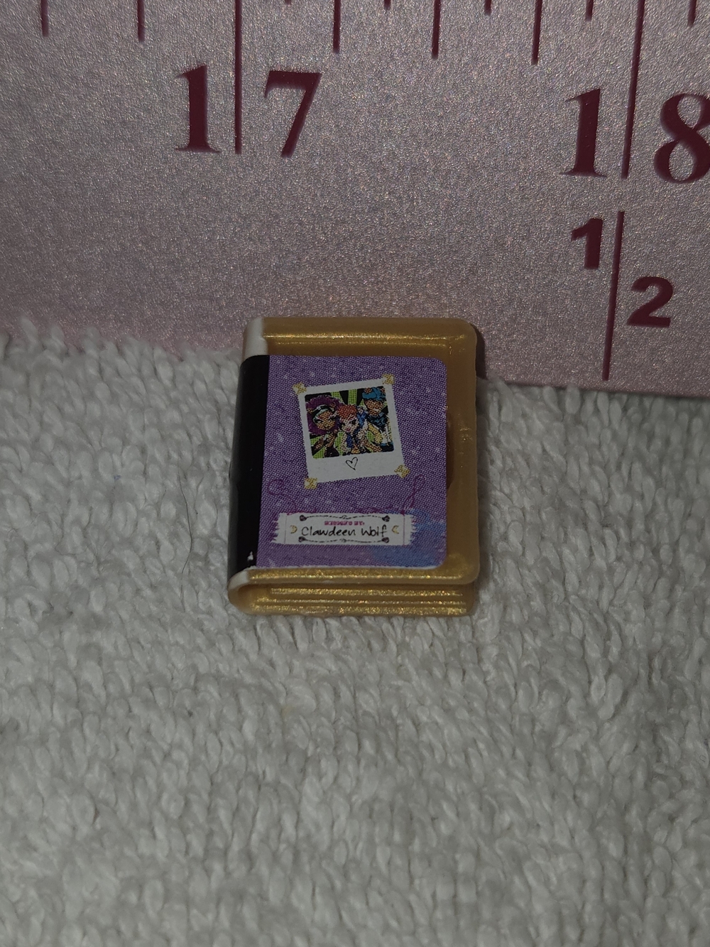 Mattel Monster High Clawdeen Purple and Gold Miniature Book Accessory